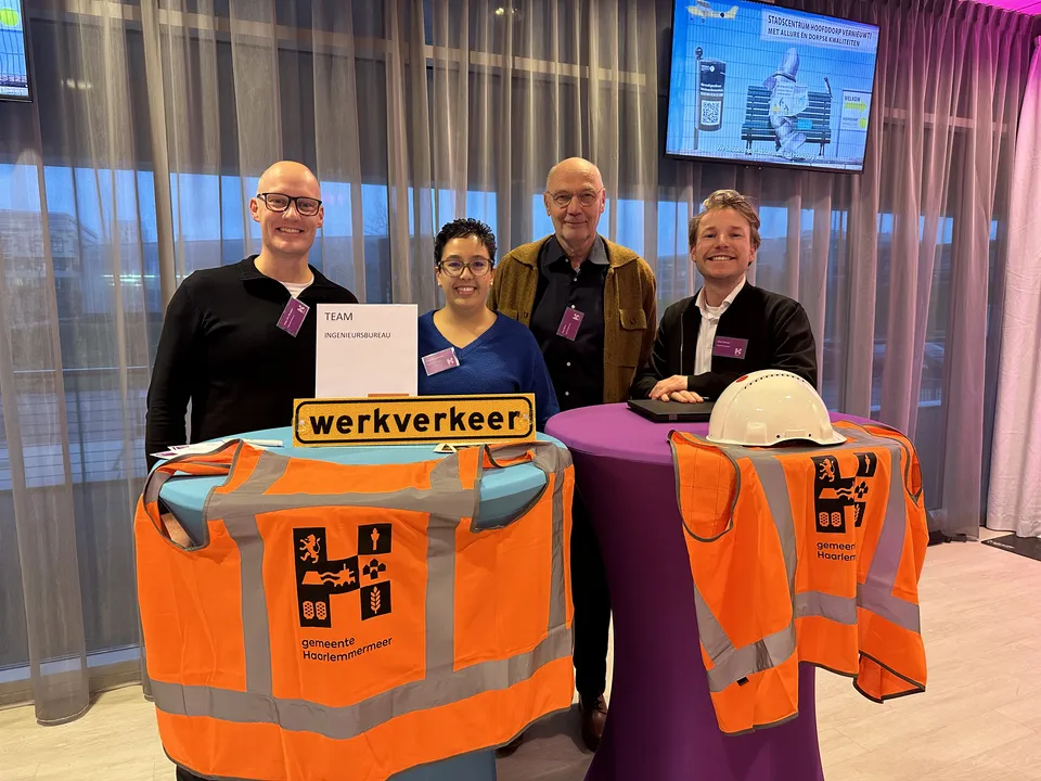 Jouw nieuwe collega's gaan graag het gesprek met je aan. Jouw nieuwe collega's gaan graag het gesprek met je aan.